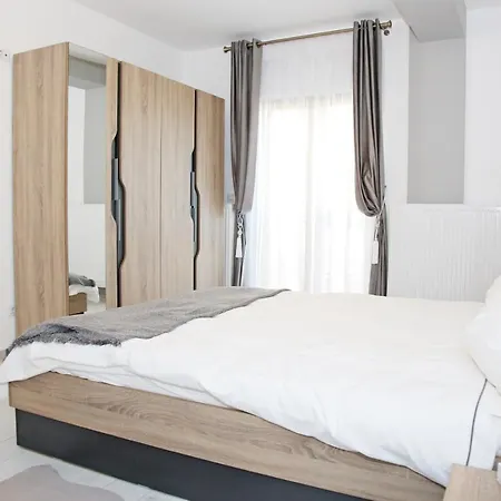 View 4* Крайова